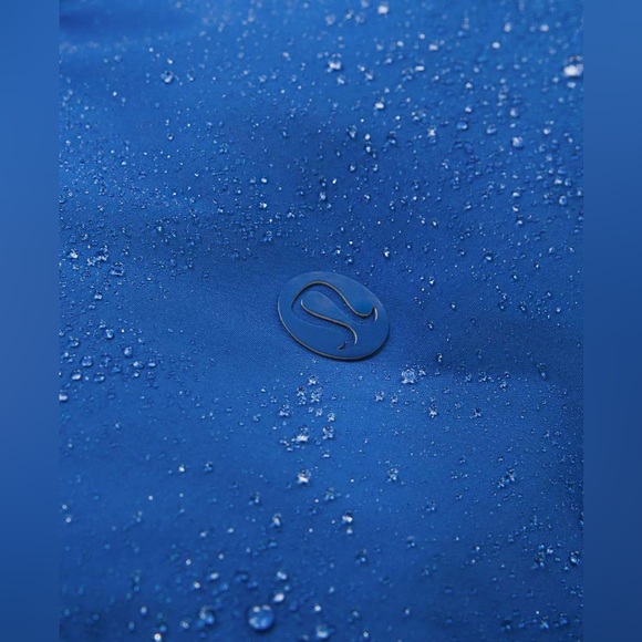 Lululemon Wunder Puff Cropped Vest, Symphony Blue, Size 12 - Picture 7 of 7